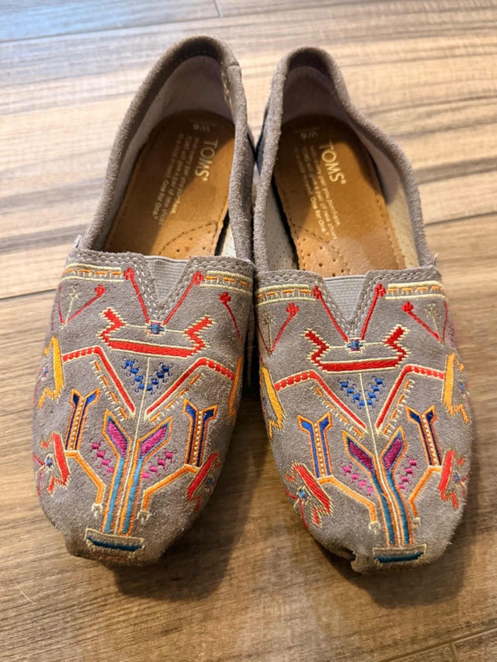 TOMS Embroidered Slip On Flats Womens Size 6 Boho Southwest Casual Shoes